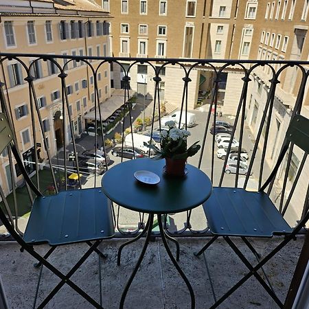 Boutique Suites Della Croce Рим Экстерьер фото