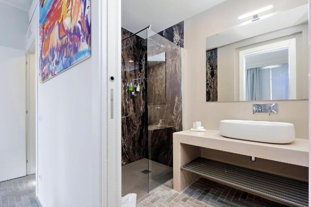 Boutique Suites Della Croce Рим Экстерьер фото