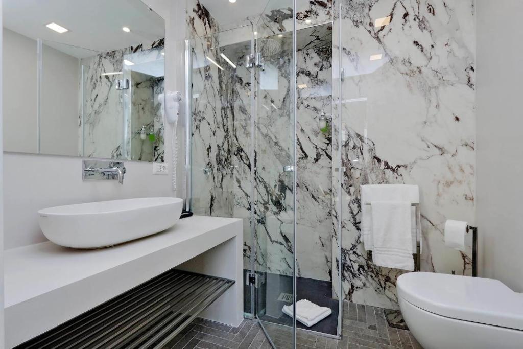 Boutique Suites Della Croce Рим Экстерьер фото