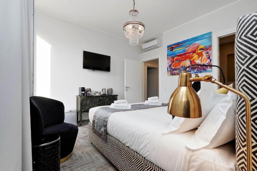 Boutique Suites Della Croce Рим Экстерьер фото