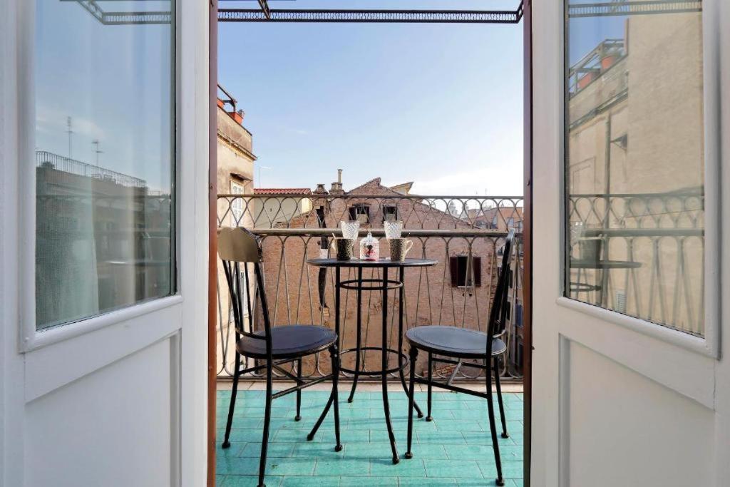 Boutique Suites Della Croce Рим Экстерьер фото