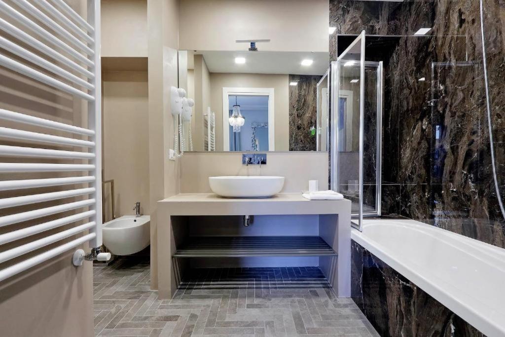 Boutique Suites Della Croce Рим Экстерьер фото