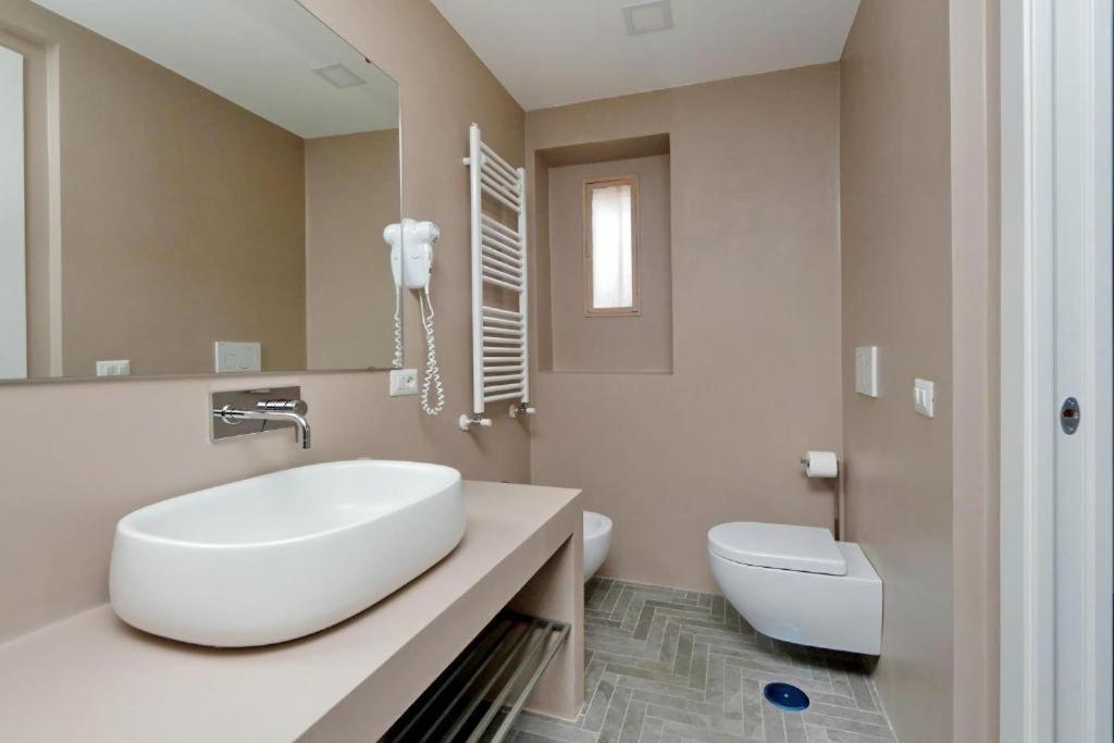 Boutique Suites Della Croce Рим Экстерьер фото