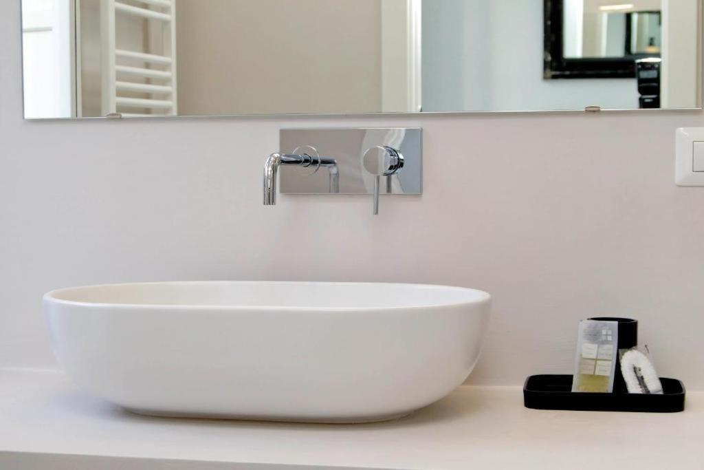Boutique Suites Della Croce Рим Экстерьер фото