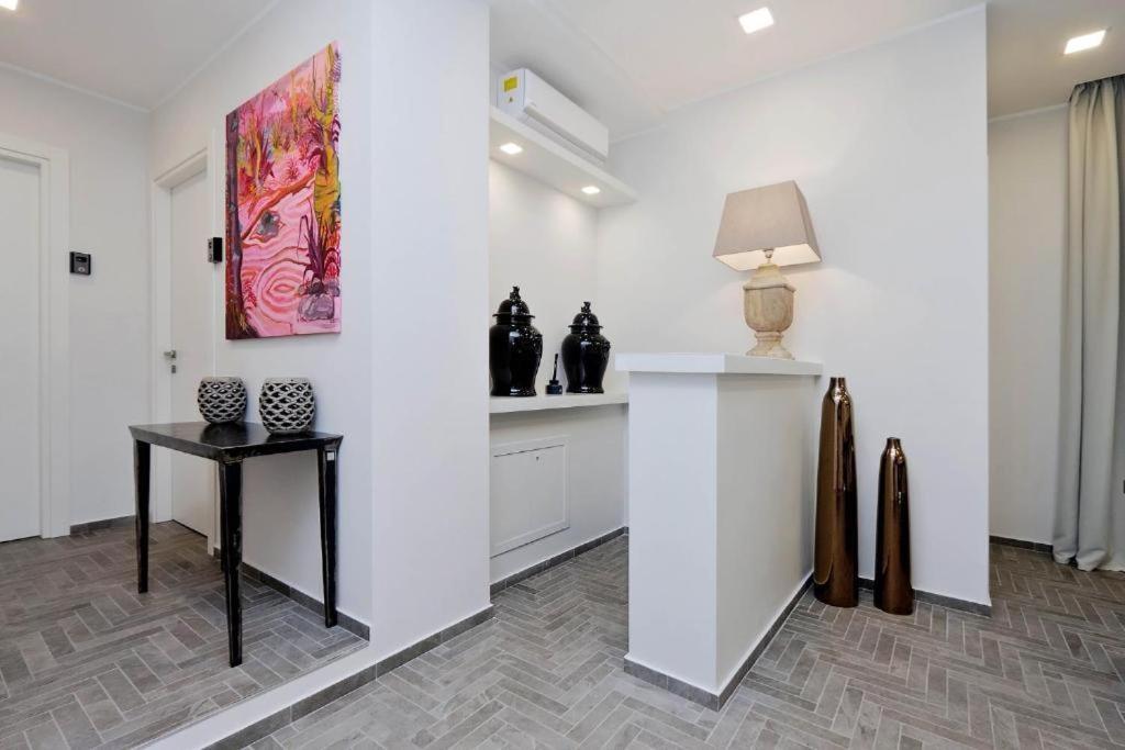 Boutique Suites Della Croce Рим Экстерьер фото