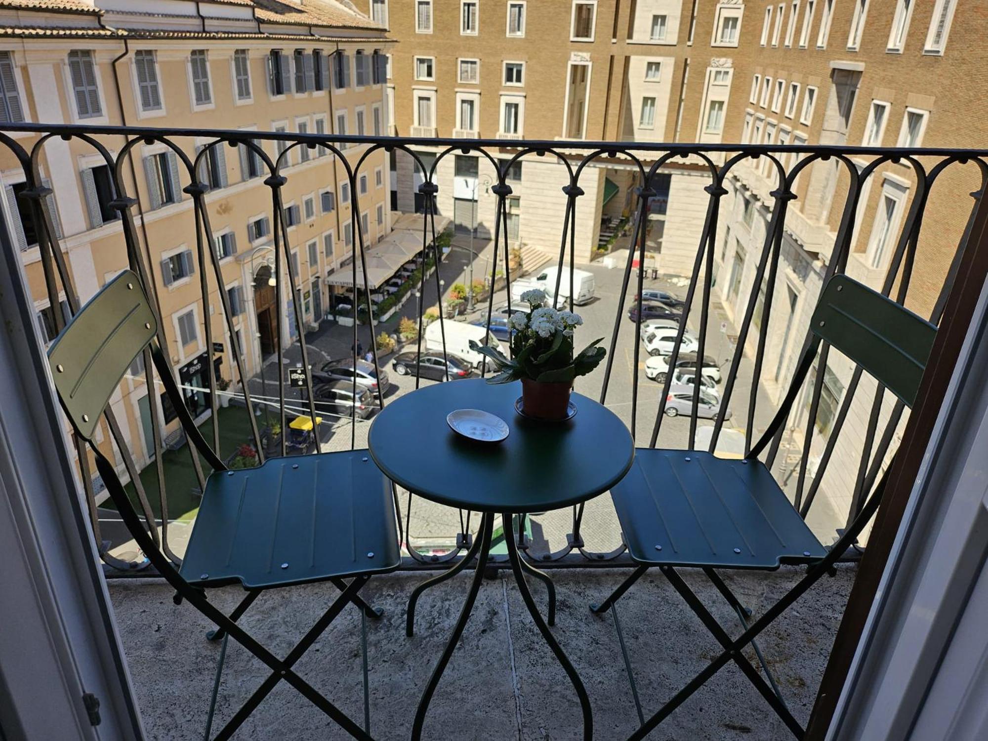 Boutique Suites Della Croce Рим Экстерьер фото